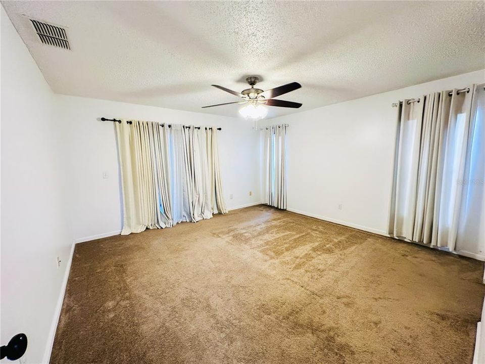 For Sale: $340,000 (3 beds, 2 baths, 1978 Square Feet)