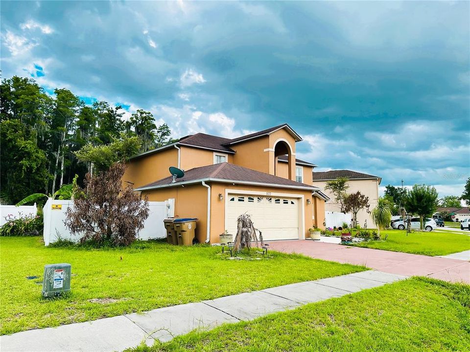 For Sale: $340,000 (3 beds, 2 baths, 1978 Square Feet)