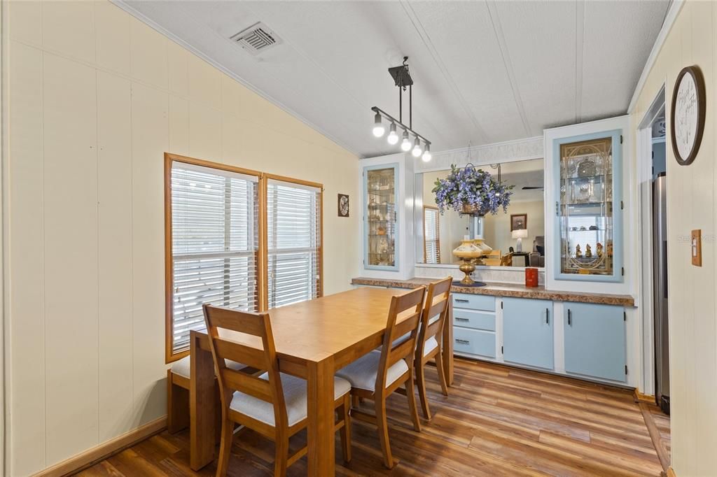 For Sale: $227,000 (2 beds, 2 baths, 1144 Square Feet)