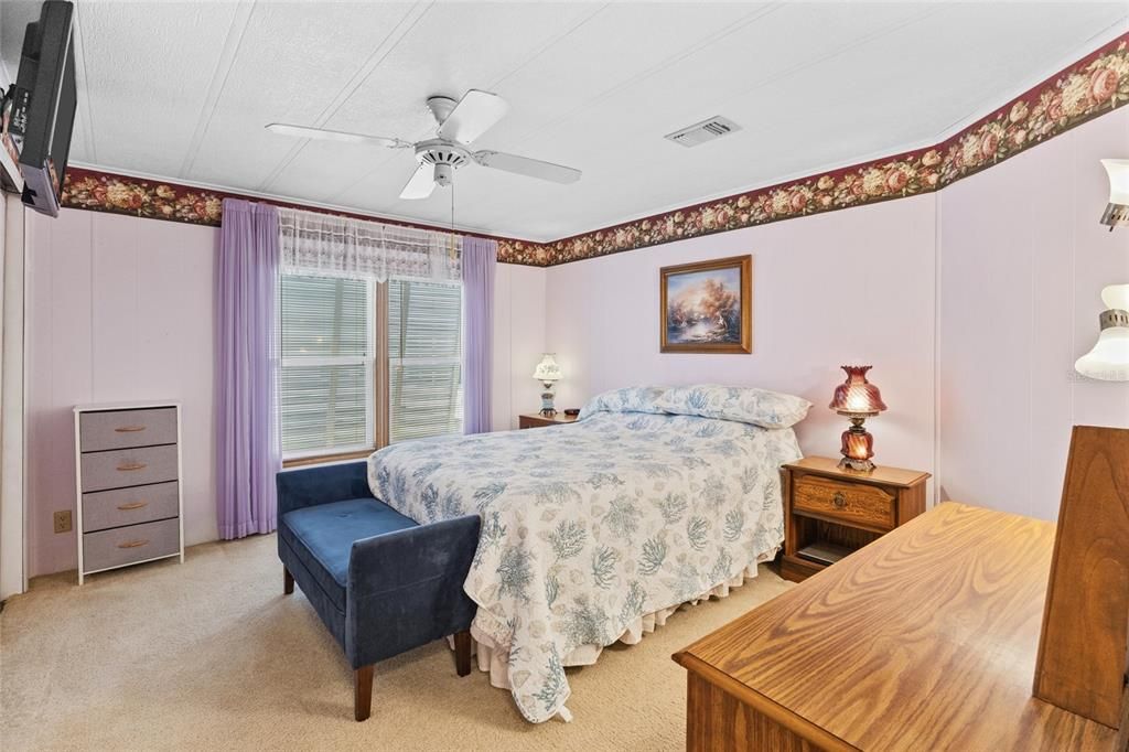 For Sale: $227,000 (2 beds, 2 baths, 1144 Square Feet)
