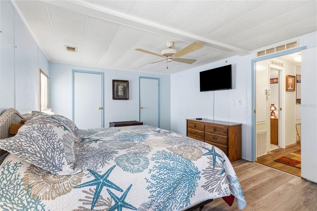 For Sale: $227,000 (2 beds, 2 baths, 1144 Square Feet)