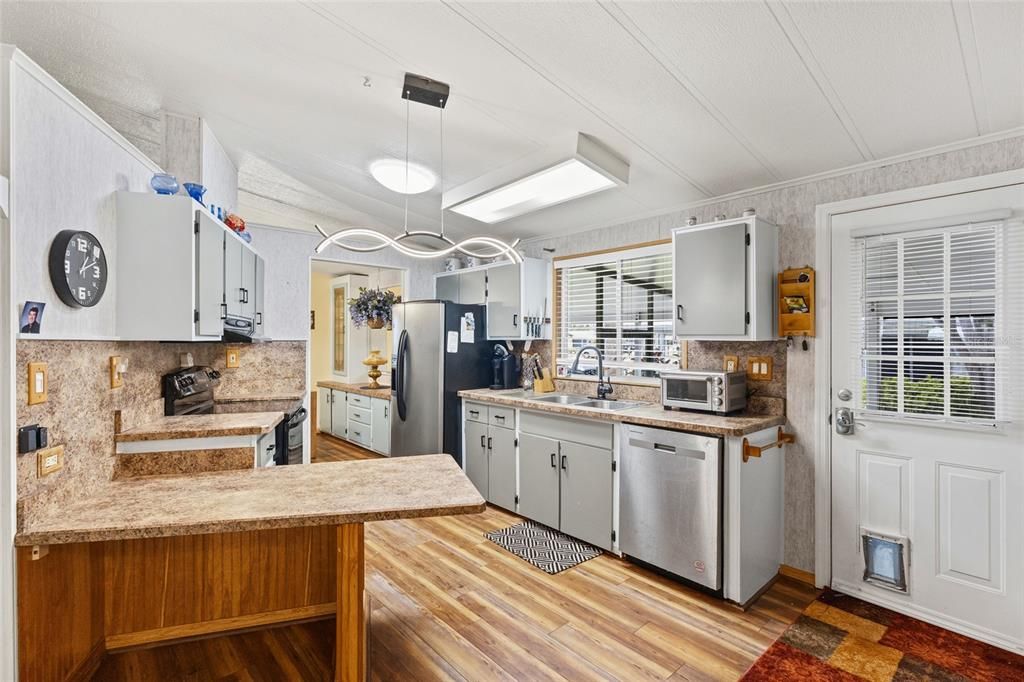 For Sale: $227,000 (2 beds, 2 baths, 1144 Square Feet)