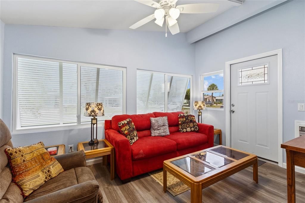 For Sale: $227,000 (2 beds, 2 baths, 1144 Square Feet)