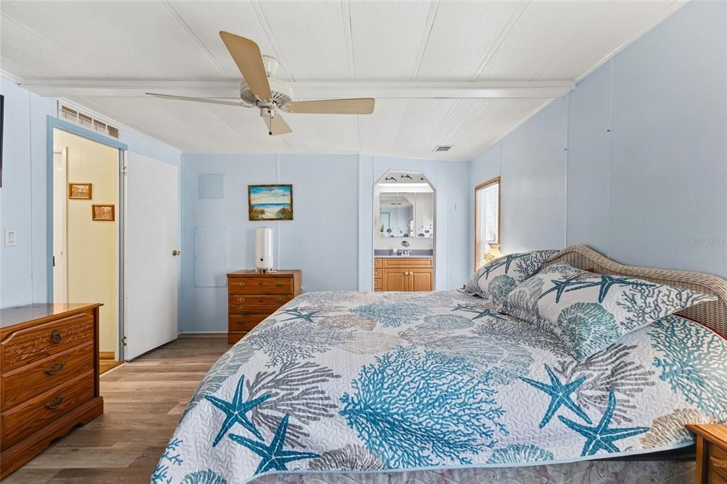 For Sale: $227,000 (2 beds, 2 baths, 1144 Square Feet)