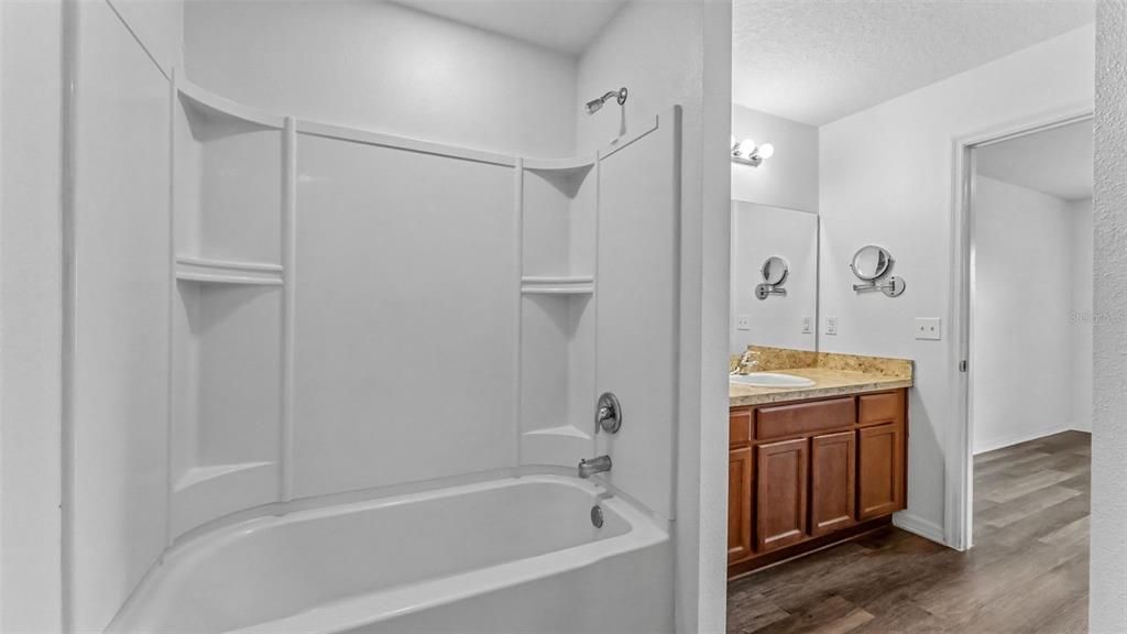 For Sale: $265,000 (3 beds, 2 baths, 1582 Square Feet)
