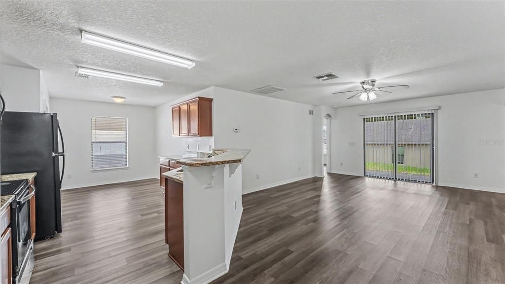 For Sale: $265,000 (3 beds, 2 baths, 1582 Square Feet)
