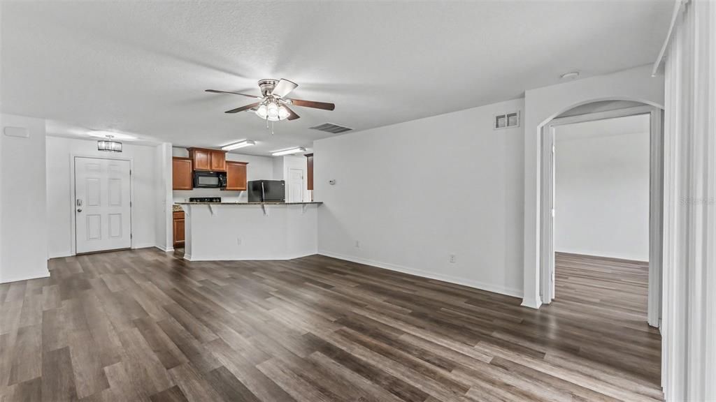 For Sale: $265,000 (3 beds, 2 baths, 1582 Square Feet)