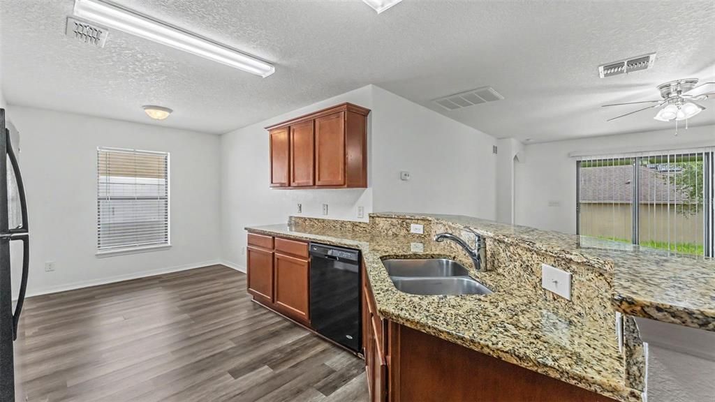 For Sale: $265,000 (3 beds, 2 baths, 1582 Square Feet)