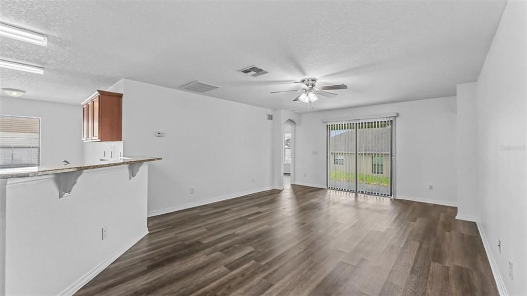 For Sale: $265,000 (3 beds, 2 baths, 1582 Square Feet)