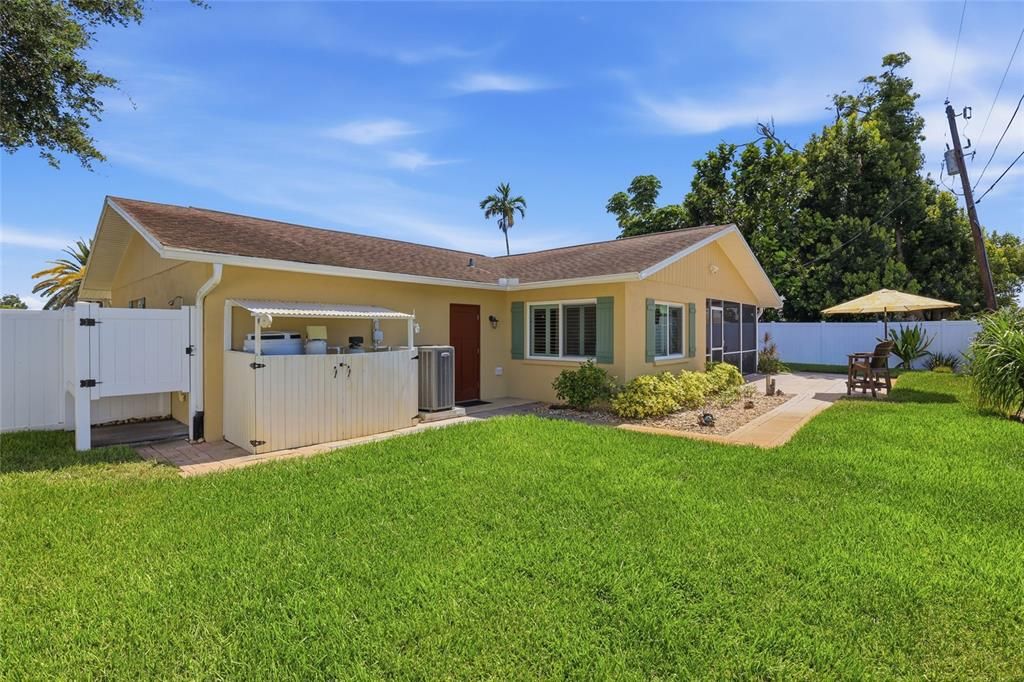 For Sale: $400,000 (2 beds, 2 baths, 1430 Square Feet)
