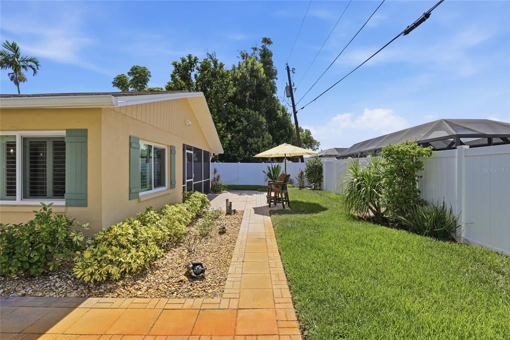 For Sale: $400,000 (2 beds, 2 baths, 1430 Square Feet)