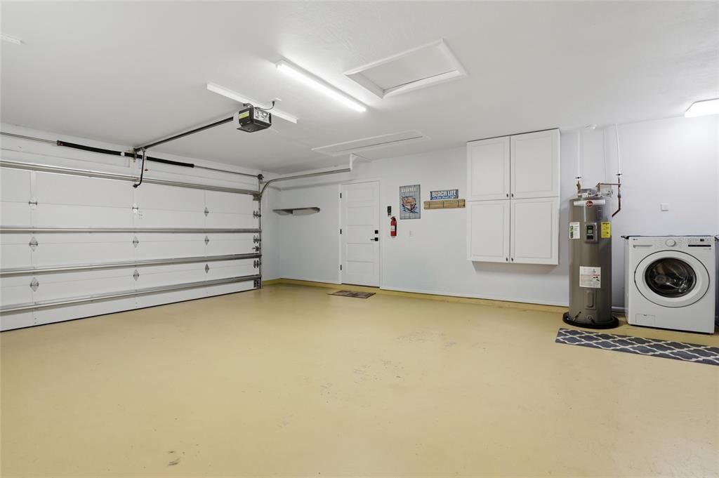 For Sale: $400,000 (2 beds, 2 baths, 1430 Square Feet)