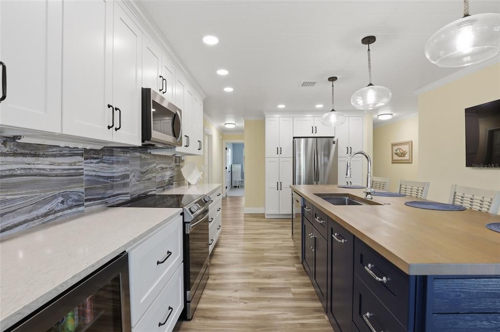 For Sale: $400,000 (2 beds, 2 baths, 1430 Square Feet)
