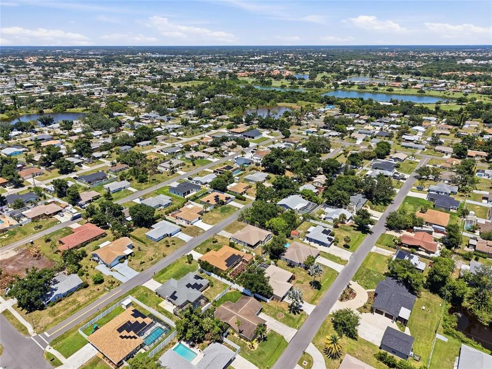 For Sale: $400,000 (2 beds, 2 baths, 1430 Square Feet)