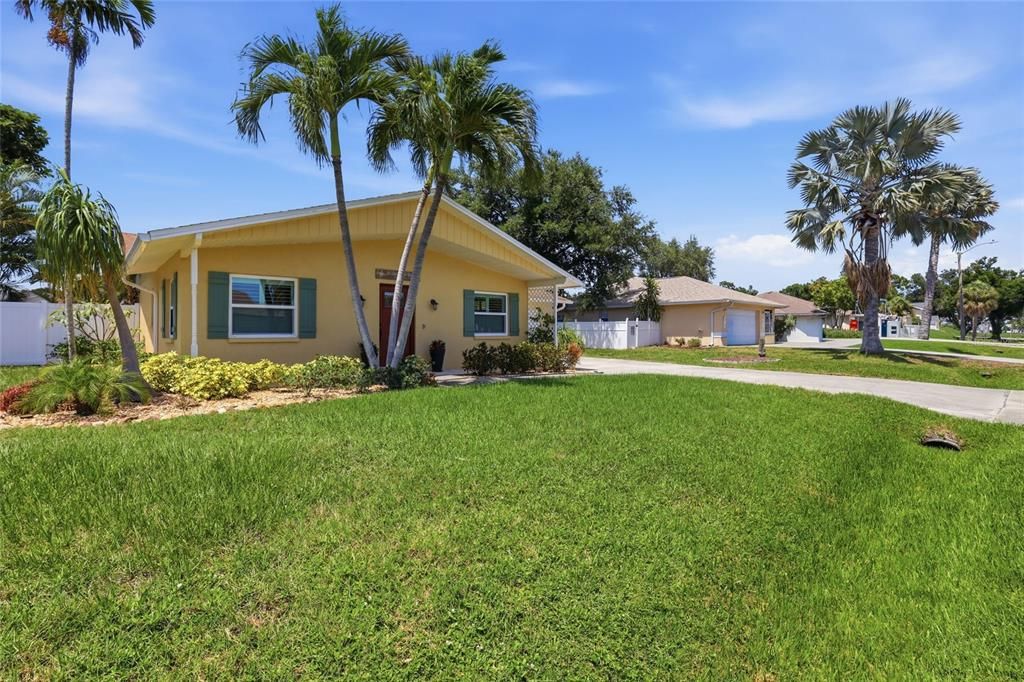 For Sale: $400,000 (2 beds, 2 baths, 1430 Square Feet)