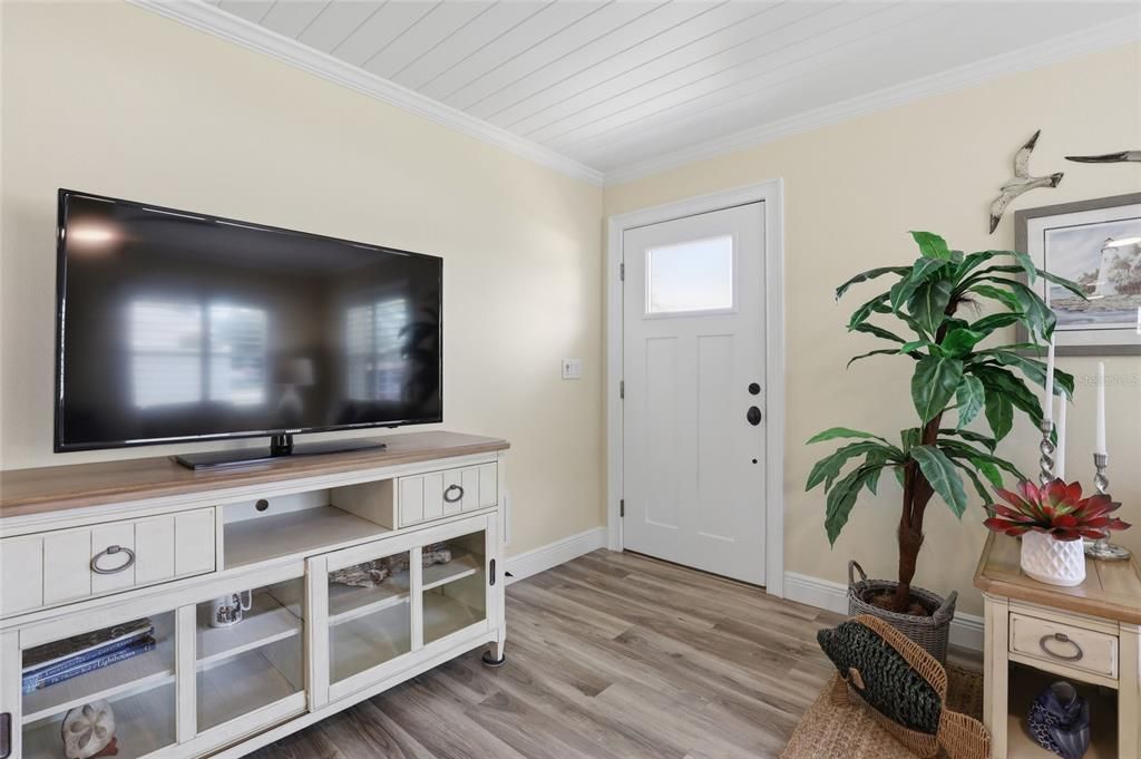 For Sale: $400,000 (2 beds, 2 baths, 1430 Square Feet)