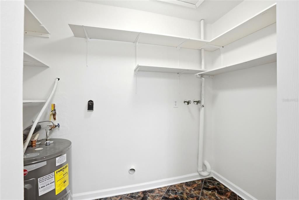 For Sale: $215,000 (2 beds, 2 baths, 1110 Square Feet)