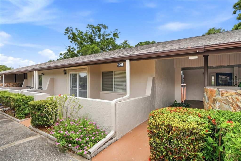 For Sale: $215,000 (2 beds, 2 baths, 1110 Square Feet)