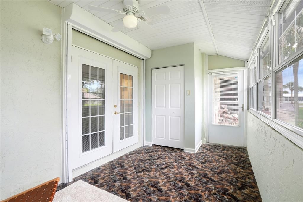For Sale: $215,000 (2 beds, 2 baths, 1110 Square Feet)