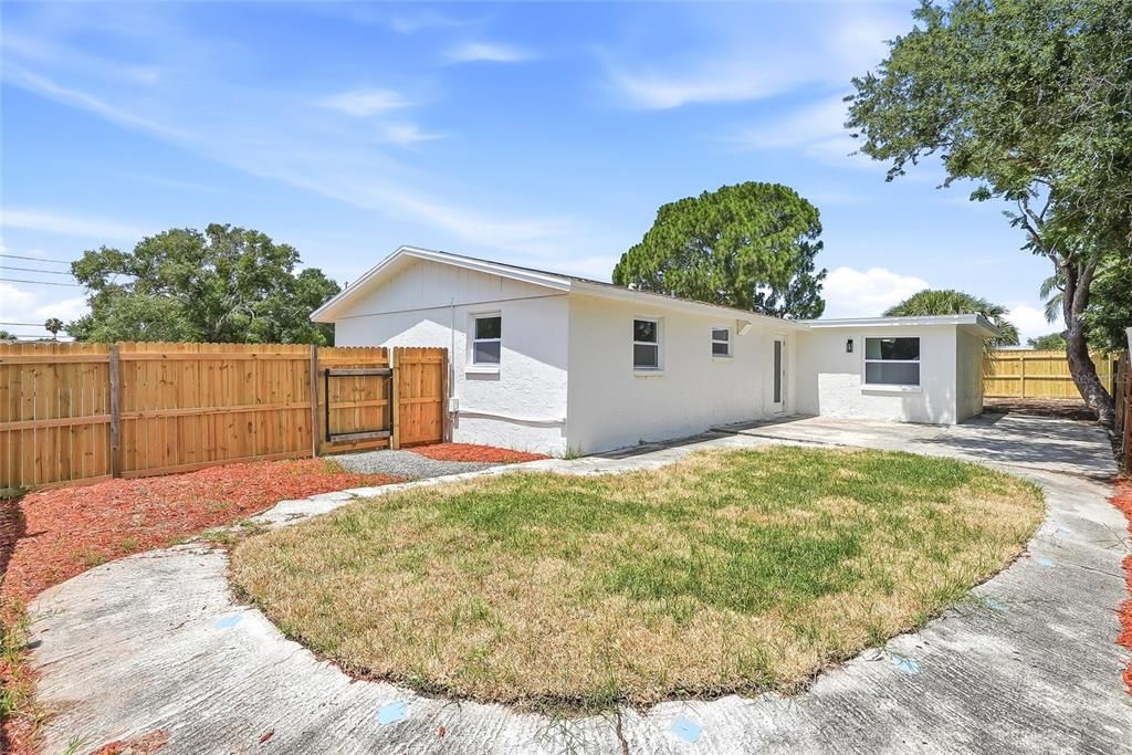 En Venta: $369,900 (4 camas, 2 baños, 1310 Pies cuadrados)