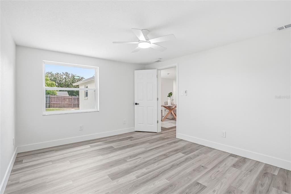 En Venta: $369,900 (4 camas, 2 baños, 1310 Pies cuadrados)