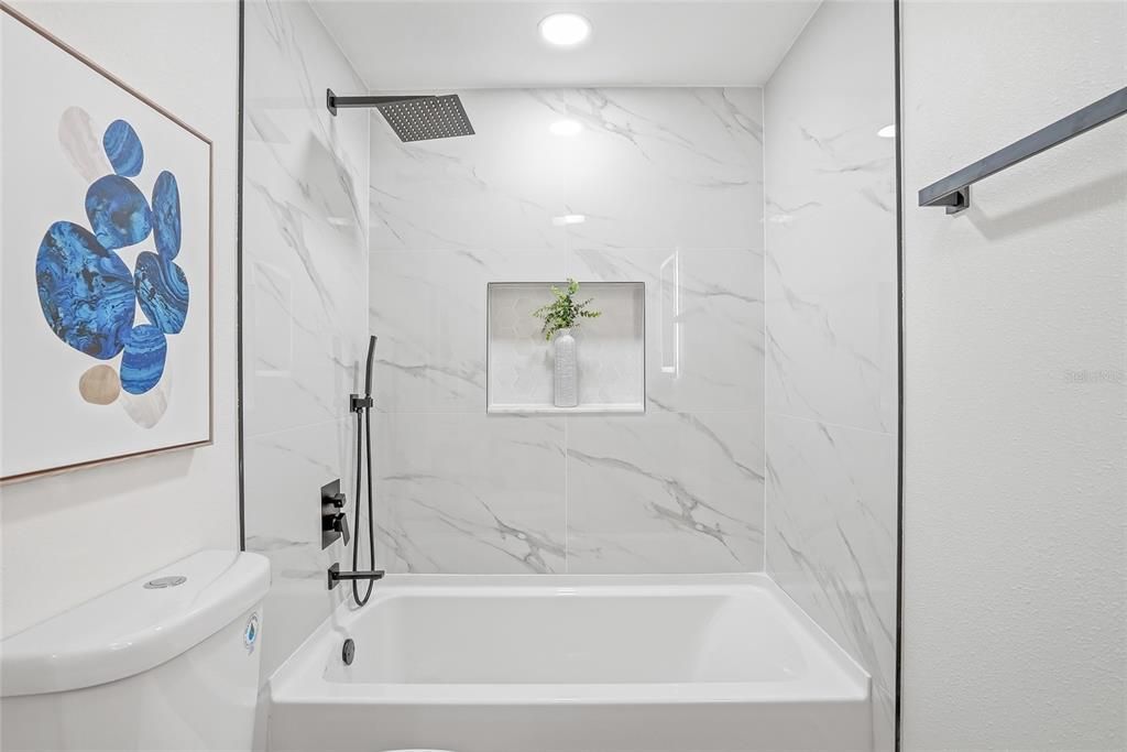 En Venta: $369,900 (4 camas, 2 baños, 1310 Pies cuadrados)