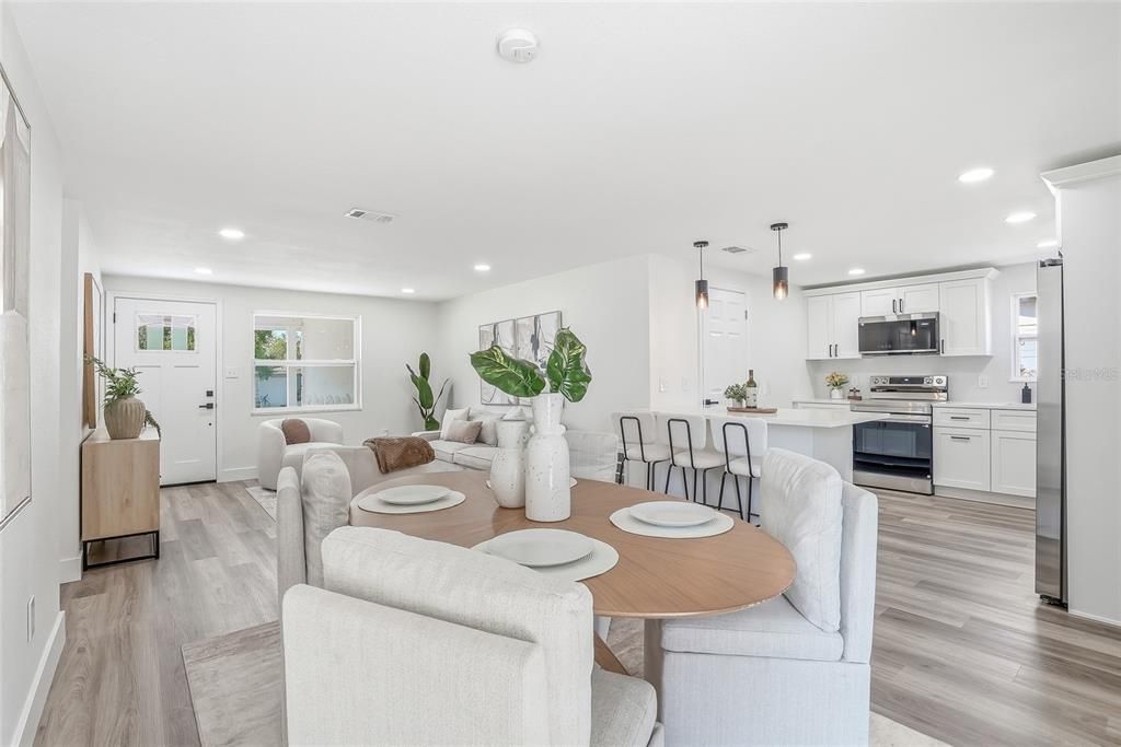 En Venta: $369,900 (4 camas, 2 baños, 1310 Pies cuadrados)
