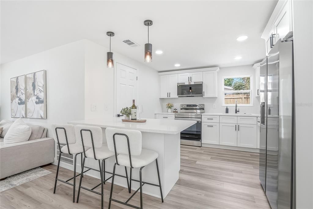 En Venta: $369,900 (4 camas, 2 baños, 1310 Pies cuadrados)