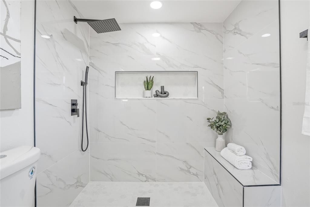 En Venta: $369,900 (4 camas, 2 baños, 1310 Pies cuadrados)