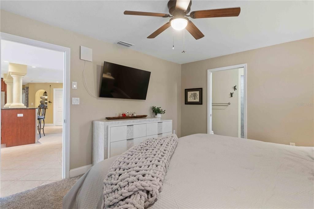 For Sale: $349,900 (2 beds, 2 baths, 2164 Square Feet)