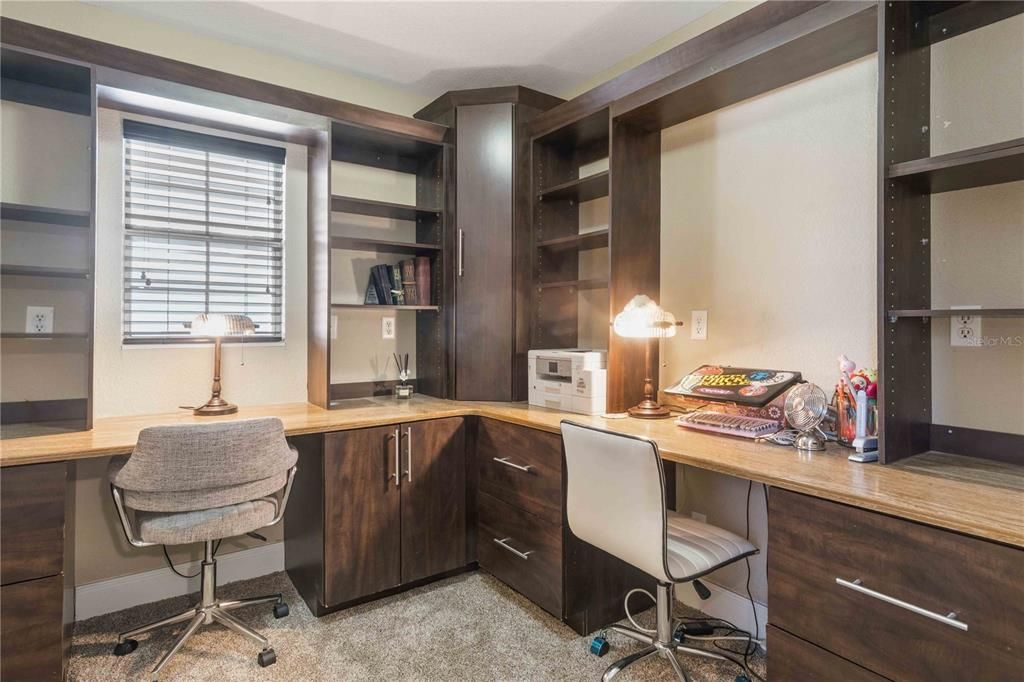 For Sale: $349,900 (2 beds, 2 baths, 2164 Square Feet)