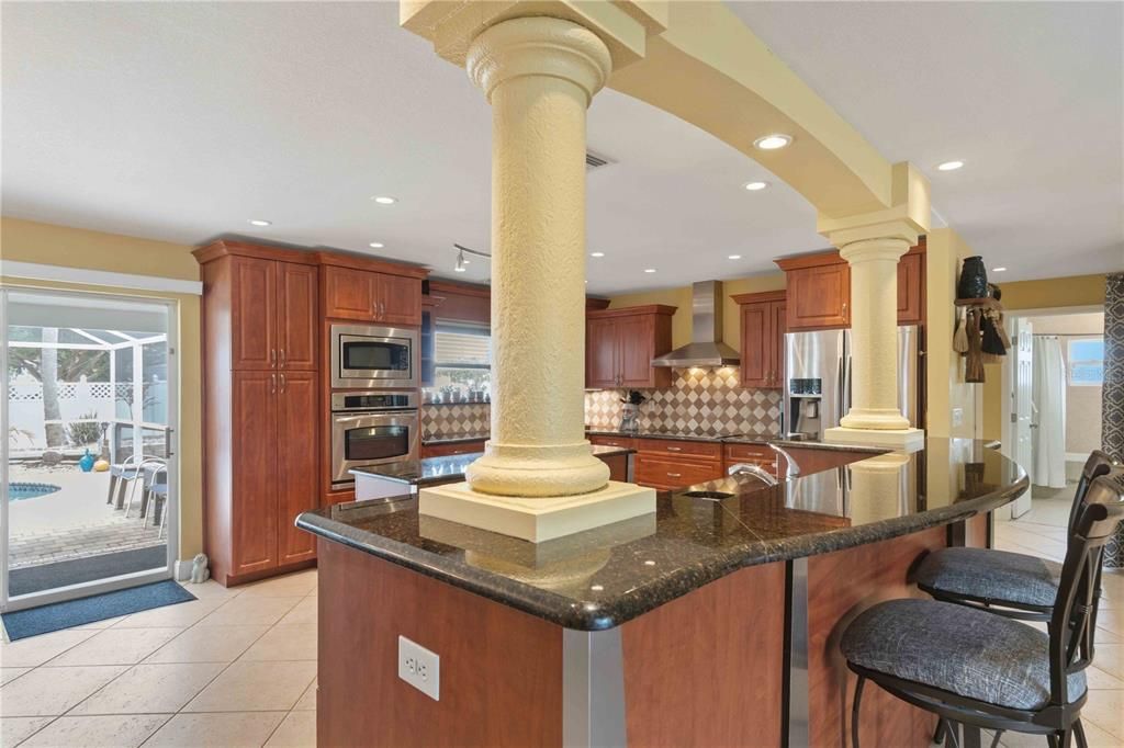 For Sale: $349,900 (2 beds, 2 baths, 2164 Square Feet)