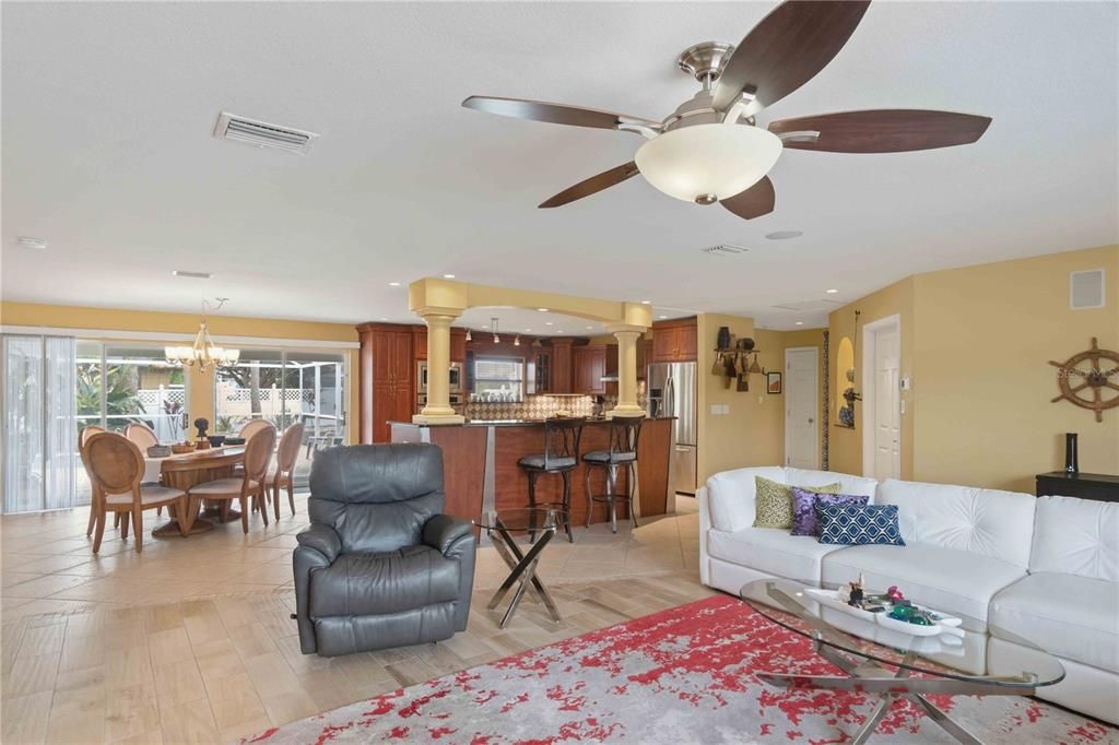 For Sale: $349,900 (2 beds, 2 baths, 2164 Square Feet)