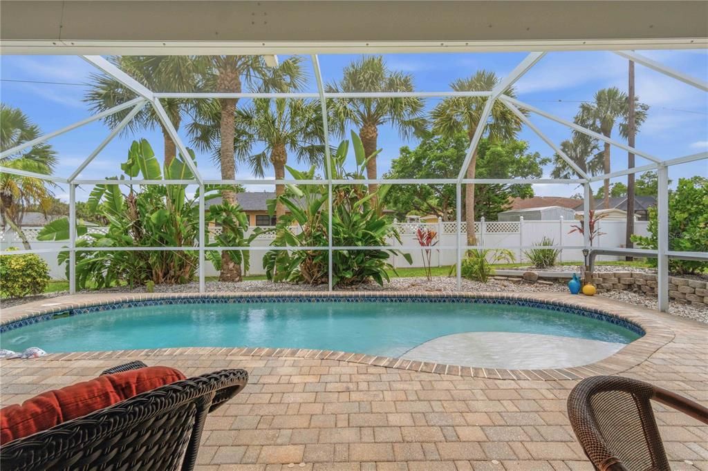 For Sale: $349,900 (2 beds, 2 baths, 2164 Square Feet)
