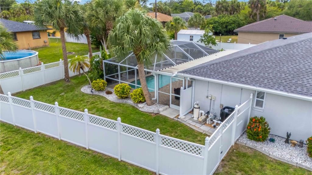 For Sale: $349,900 (2 beds, 2 baths, 2164 Square Feet)