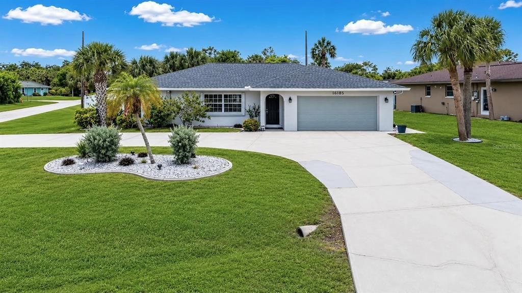 For Sale: $349,900 (2 beds, 2 baths, 2164 Square Feet)