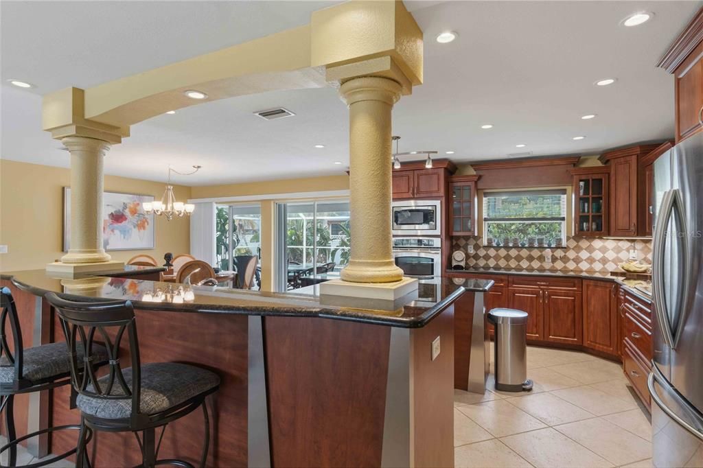 For Sale: $349,900 (2 beds, 2 baths, 2164 Square Feet)