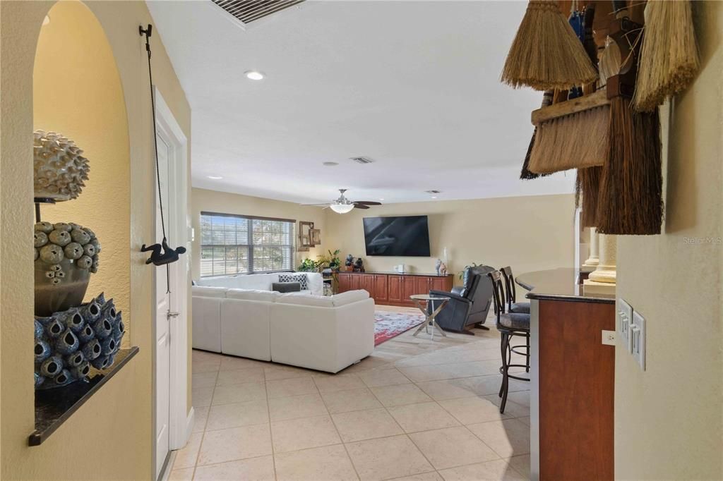 For Sale: $349,900 (2 beds, 2 baths, 2164 Square Feet)