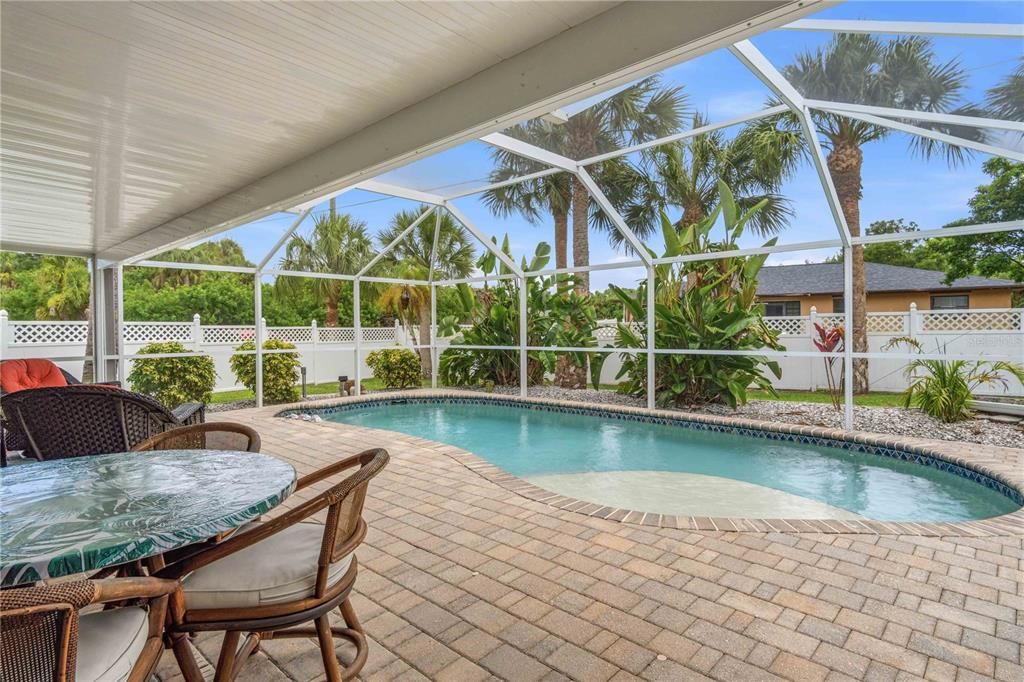 For Sale: $349,900 (2 beds, 2 baths, 2164 Square Feet)