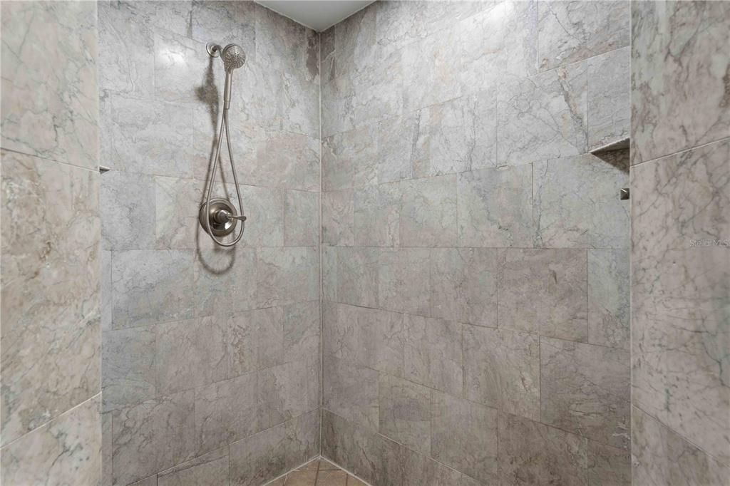 For Sale: $349,900 (2 beds, 2 baths, 2164 Square Feet)