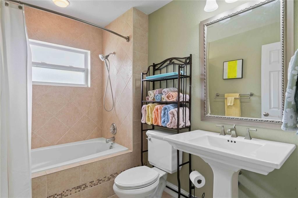For Sale: $349,900 (2 beds, 2 baths, 2164 Square Feet)