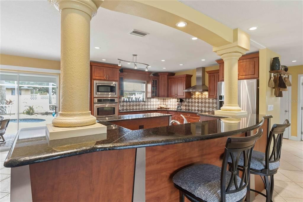 For Sale: $349,900 (2 beds, 2 baths, 2164 Square Feet)