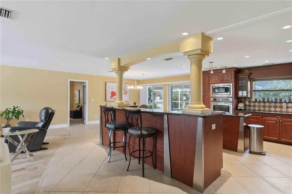 For Sale: $349,900 (2 beds, 2 baths, 2164 Square Feet)