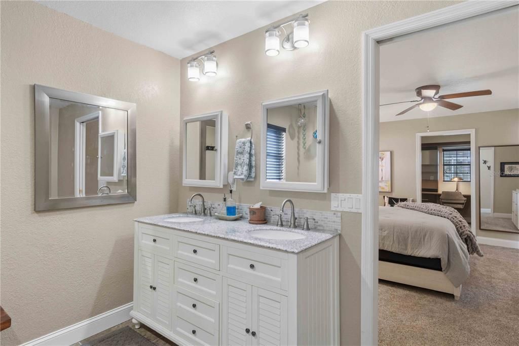 For Sale: $349,900 (2 beds, 2 baths, 2164 Square Feet)