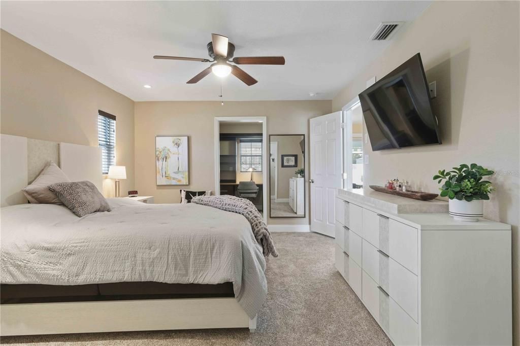 For Sale: $349,900 (2 beds, 2 baths, 2164 Square Feet)
