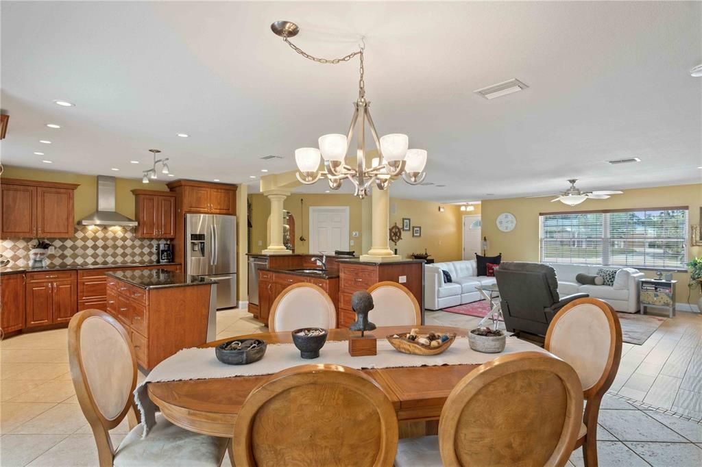 For Sale: $349,900 (2 beds, 2 baths, 2164 Square Feet)