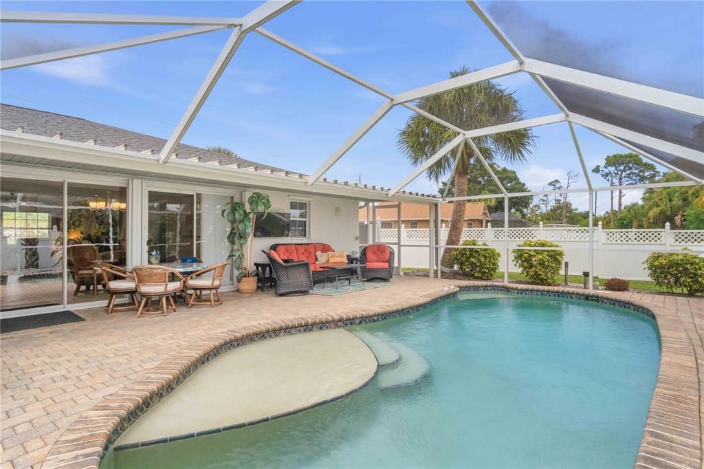 For Sale: $349,900 (2 beds, 2 baths, 2164 Square Feet)