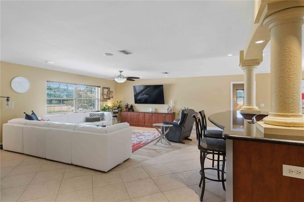 For Sale: $349,900 (2 beds, 2 baths, 2164 Square Feet)