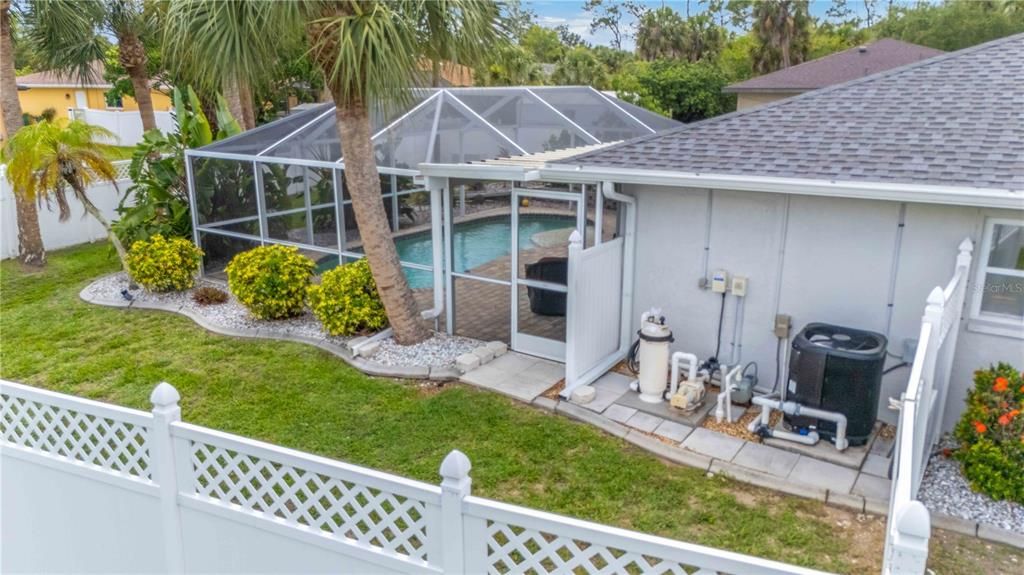 For Sale: $349,900 (2 beds, 2 baths, 2164 Square Feet)