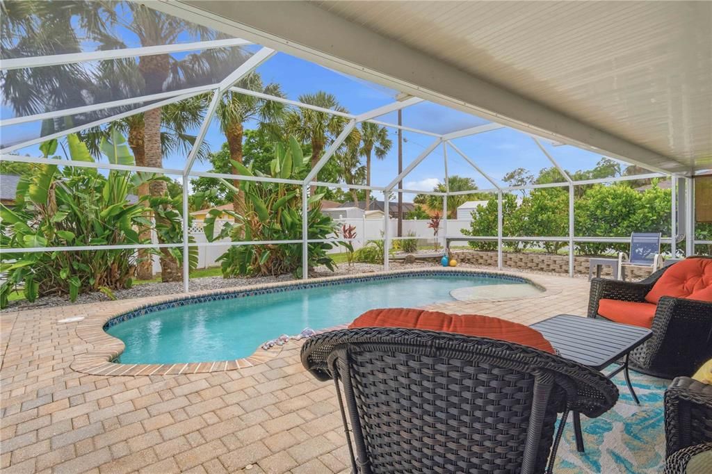For Sale: $349,900 (2 beds, 2 baths, 2164 Square Feet)